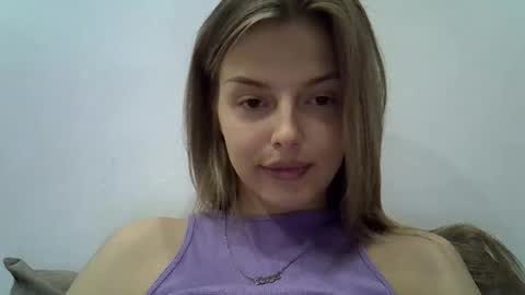 Snapshot of lunav7 chatting on 24, 10, 2025 Luna  online show from 24, 10, 2025