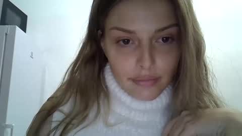 Snapshot of lunav7 chatting on 27, 10, 2025 Luna  online show from 27, 10, 2025