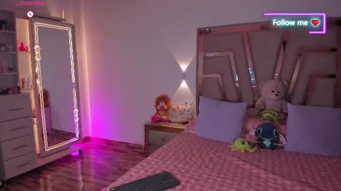LUNA ROSE online show from 20, 6, 2026