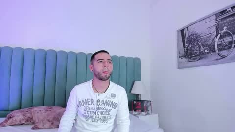 Lushian And Luna online show from 4, 2, 2026