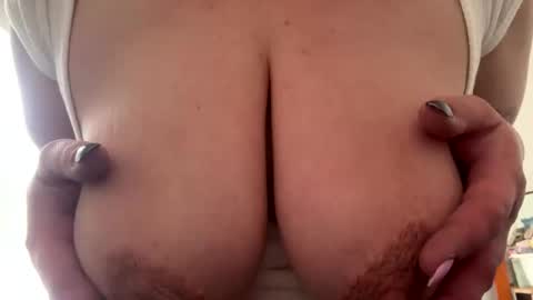 Snapshot of lustytits85 chatting on 24, 11, 2025 lustytits85 online show from 24, 11, 2025