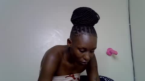 lutino_lovebirds online show from 6, 5, 2026