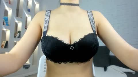 Snapshot of luv_yuna chatting on 29, 10, 2025 Yuna online show from 29, 10, 2025