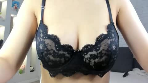 Snapshot of luv_yuna chatting on 4, 3, 2026 Yuna online show from 4, 3, 2026