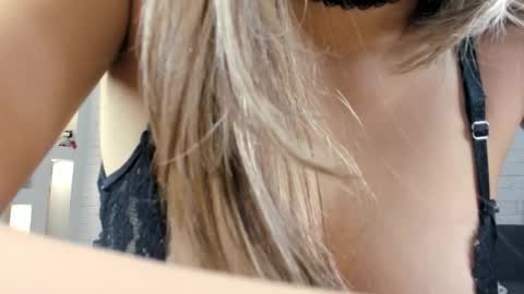 Snapshot of luv_yuna chatting on 7, 3, 2026 Yuna online show from 7, 3, 2026