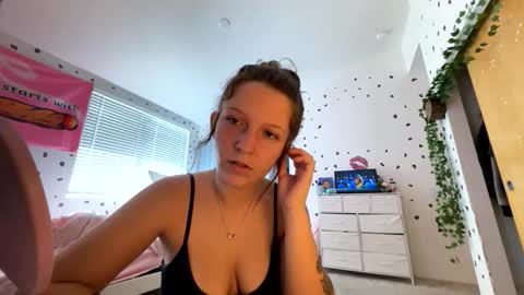 luvkendal online show from 25, 10, 2025
