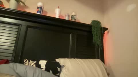 Snapshot of luvrxstarx chatting on 2, 12, 2025 luvrxstarx online show from 2, 12, 2025