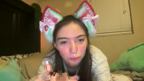 Snapshot of luvrxstarx chatting on 18, 12, 2025 luvrxstarx online show from 18, 12, 2025