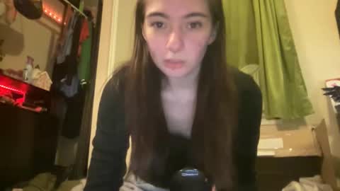 Snapshot of luvrxstarx chatting on 19, 12, 2025 luvrxstarx online show from 19, 12, 2025