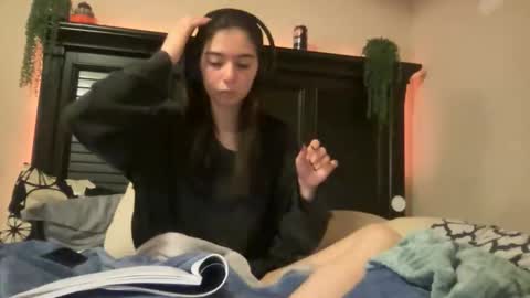 Snapshot of luvrxstarx chatting on 20, 12, 2025 luvrxstarx online show from 20, 12, 2025