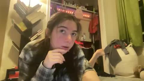 Snapshot of luvrxstarx chatting on 23, 12, 2025 luvrxstarx online show from 23, 12, 2025