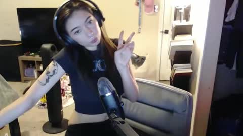 Snapshot of luvrxstarx chatting on 16, 1, 2026 luvrxstarx online show from 16, 1, 2026