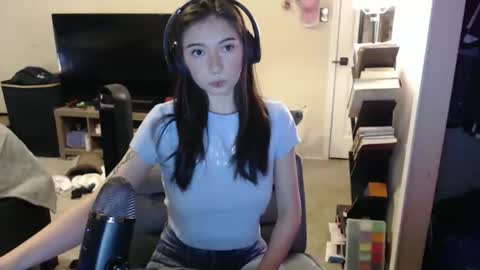 Snapshot of luvrxstarx chatting on 17, 1, 2026 luvrxstarx online show from 17, 1, 2026