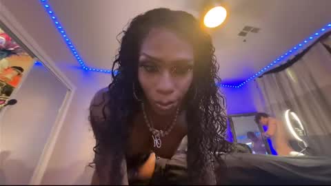 luvvlee online show from 15, 9, 2025