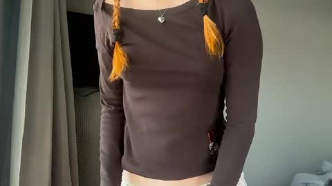 lux_angel online show from 8, 6, 2026