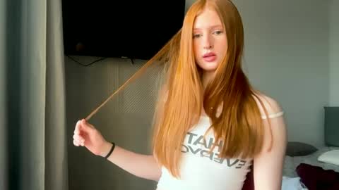 Snapshot of lux_angel chatting on 25, 7, 2026 lux_angel online show from 25, 7, 2026