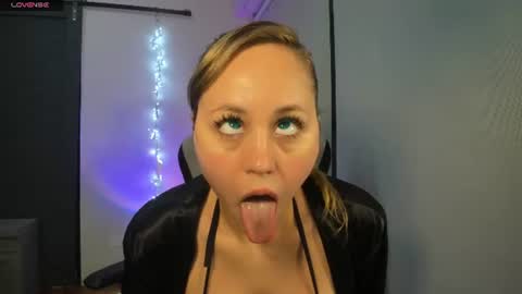Snapshot of luxiana_sexy chatting on 12, 6, 2026 LUXIANA SEXY online show from 12, 6, 2026