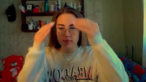 Snapshot of luxie_queen chatting on 20, 10, 2025 Katie online show from 20, 10, 2025