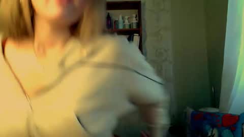 Snapshot of luxie_queen chatting on 23, 10, 2025 Katie online show from 23, 10, 2025