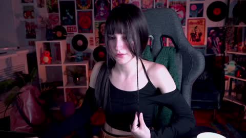 Snapshot of luxrayi chatting on 1, 2, 2025 Ray online show from 1, 2, 2025