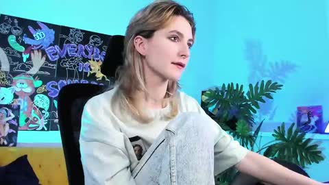 Snapshot of luxrayi chatting on 17, 2, 2025 Ray online show from 17, 2, 2025