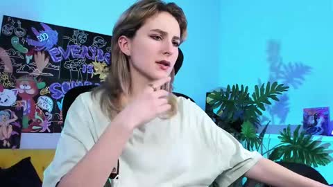 Snapshot of luxrayi chatting on 17, 2, 2025 Ray online show from 17, 2, 2025