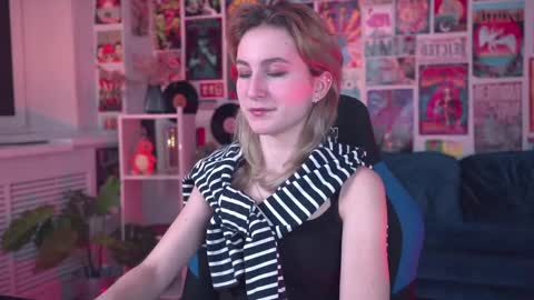 Snapshot of luxrayi chatting on 19, 2, 2025 Ray online show from 19, 2, 2025