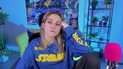 Snapshot of luxrayi chatting on 20, 2, 2025 Ray online show from 20, 2, 2025