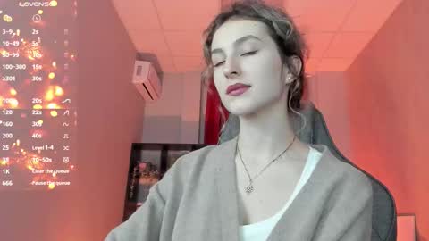 Snapshot of luxrayi chatting on 5, 11, 2025 Ray online show from 5, 11, 2025