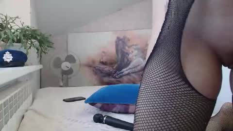 Snapshot of luxuriouss_s chatting on 21, 3, 2026 Laura online show from 21, 3, 2026