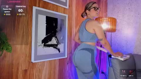 Snapshot of lyannaa_vega chatting on 28, 9, 2025 Lyana online show from 28, 9, 2025