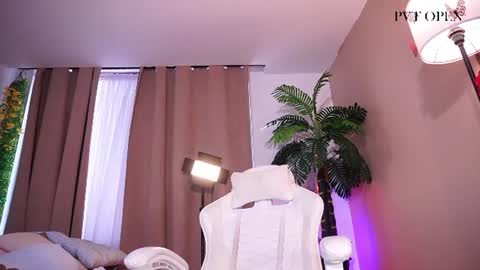 Lyhana Lee online show from 22, 6, 2026