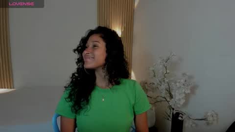 lyrafrost5 online show from 13, 3, 2026