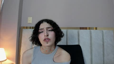 Lyravendrell online show from 30, 4, 2026