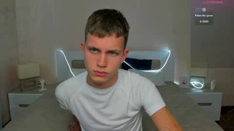 Snapshot of m0neyken_ chatting on 8, 7, 2026 m0neyken_ online show from 8, 7, 2026