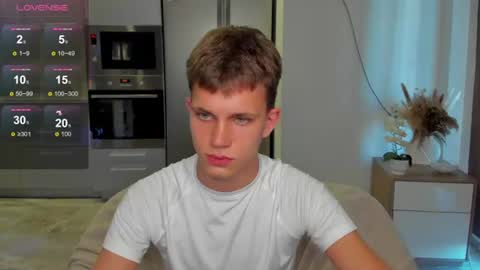 Snapshot of m0neyken_ chatting on 7, 8, 2026 m0neyken_ online show from 7, 8, 2026