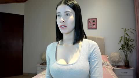Snapshot of macarena_vallejo_ chatting on 11, 10, 2025 Macarena online show from 11, 10, 2025