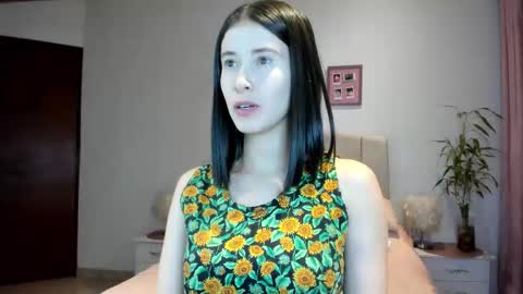 Snapshot of macarena_vallejo_ chatting on 25, 11, 2025 Macarena online show from 25, 11, 2025