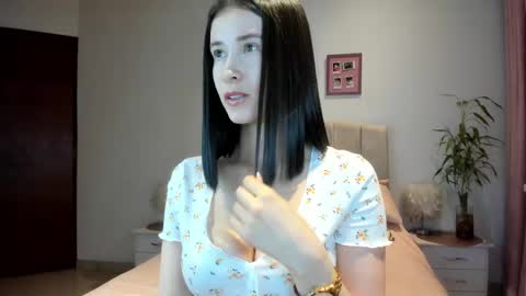 Snapshot of macarena_vallejo_ chatting on 27, 11, 2025 Macarena online show from 27, 11, 2025