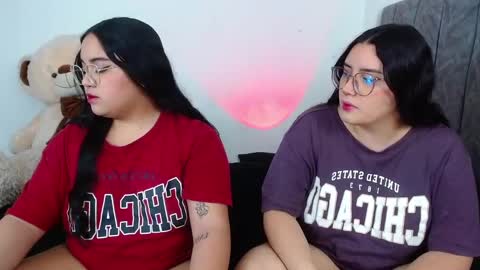 Snapshot of maddie_and_chelsea_ chatting on 9, 1, 2025 Maddie and Chelsea online show from 9, 1, 2025