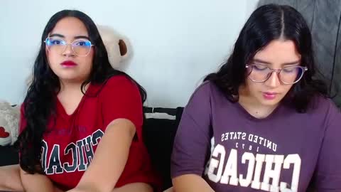 Snapshot of maddie_and_chelsea_ chatting on 12, 1, 2025 Maddie and Chelsea online show from 12, 1, 2025