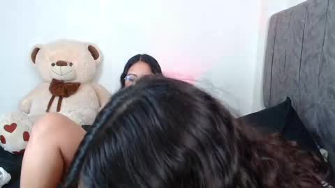 Snapshot of maddie_and_chelsea_ chatting on 17, 1, 2025 Maddie and Chelsea online show from 17, 1, 2025