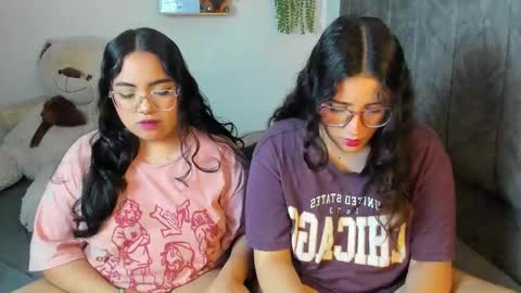 Snapshot of maddie_and_chelsea_ chatting on 22, 12, 2025 Maddie and Chelsea online show from 22, 12, 2025