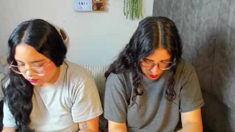 Snapshot of maddie_and_chelsea_ chatting on 6, 1, 2026 Maddie and Chelsea online show from 6, 1, 2026