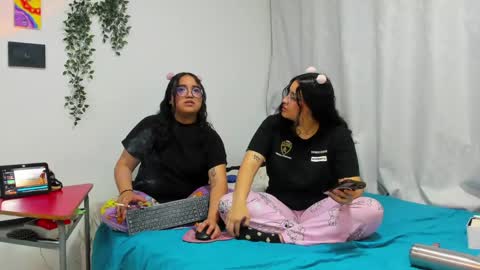 Snapshot of maddie_and_chelsea_ chatting on 22, 3, 2026 Maddie and Chelsea online show from 22, 3, 2026