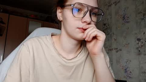 Snapshot of maddiecager chatting on 13, 3, 2026 Emma online show from 13, 3, 2026