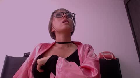 Snapshot of maddy_14 chatting on 18, 11, 2025 Maddy UwU online show from 18, 11, 2025