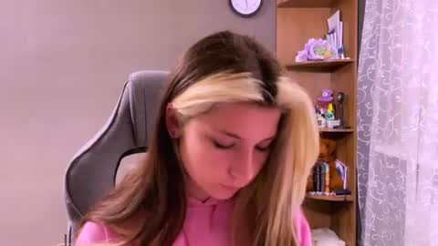 Snapshot of madelinepanagos chatting on 23, 7, 2026 Alice online show from 23, 7, 2026