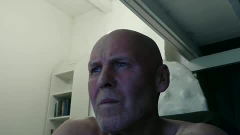 madio1187940 online show from 11, 1, 2025