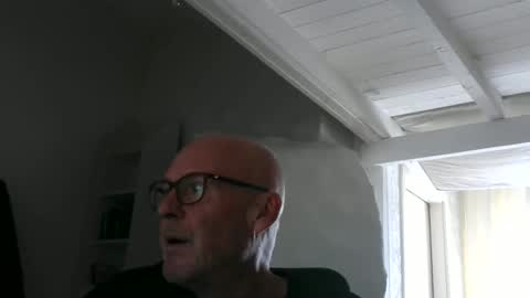 madio1187940 online show from 24, 9, 2025